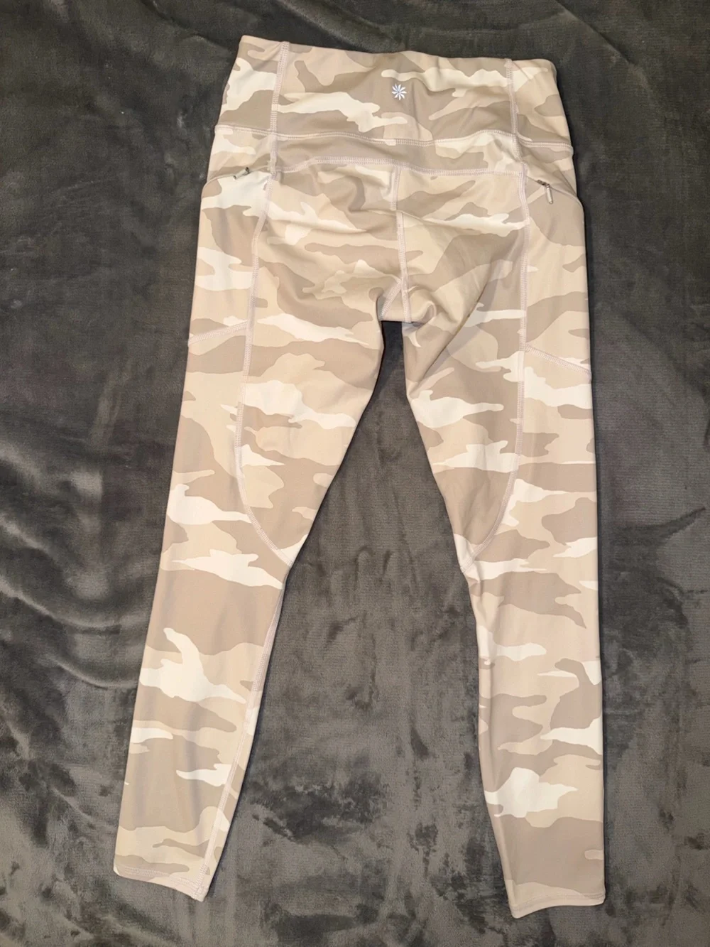 🤍 Athleta Camo Leggings with Pockets